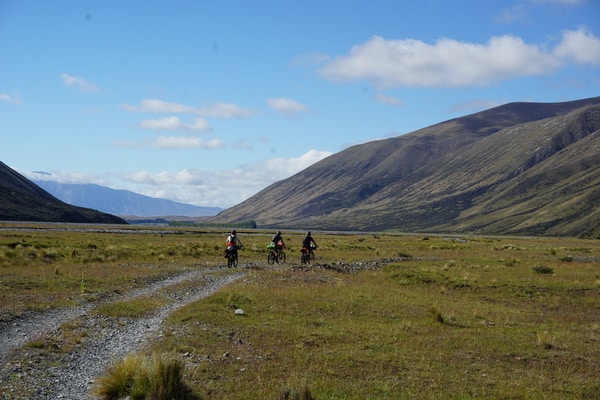 bikepackers-tekapo-valley-new-zealand (1)